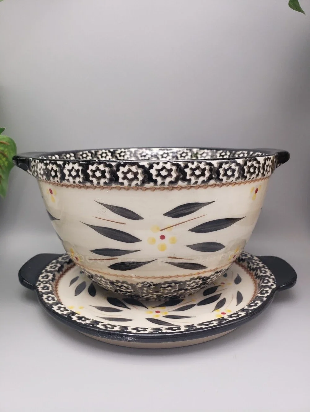 Temptations Ceramic Bowl w/Lid/Plate - Old World Black 1.5 Quart Size Vintage